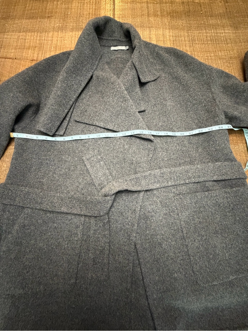 Vince blanket wool-blend coat in gray with belt - Picture 8 of 9